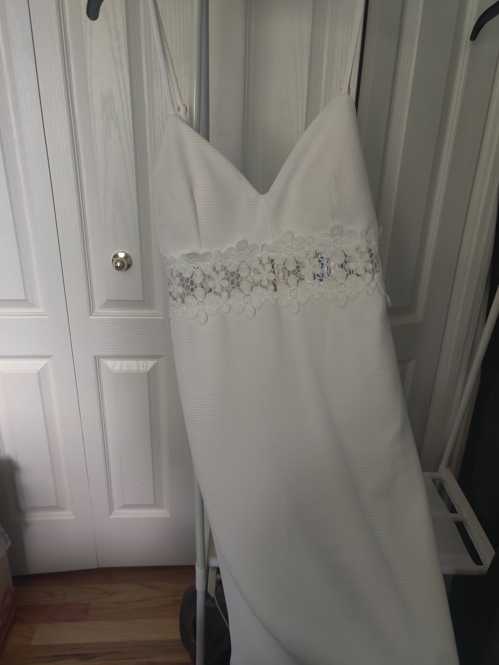 Iris Basic White Strapless Lace-Band Dress